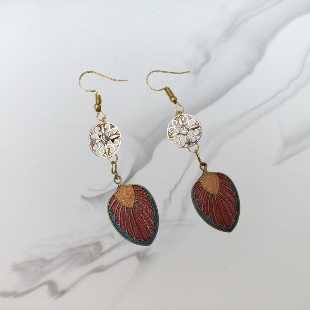 JewelleryMatt's tweet photo. A stunning combination of gold and zircon charm with enamel feather design. Beautiful, striking and unique (£18)

https://t.co/bGpas8YgeH

#MHHSBD #UKGiftHour #UKGiftAM #mosaic #feather #enamel #CraftBizParty #Crafturday #Rosesandchampagne #gift https://t.co/yypQtn8UiE