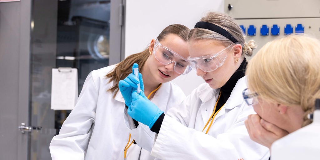 AaltoUniversity's tweet photo. Hyvää kansainvälistä naisten ja tyttöjen tiedepäivää! 🔬 Aalto on mukana järjestämässä #ShakingUpTech -tapahtumaa, jonka tavoitteena on tarjota naisille ja muusukupuolisille monipuolinen käsitys tekniikasta alana ja uravalintana. #WomenInScienceDay https://t.co/8UYheC2w1z