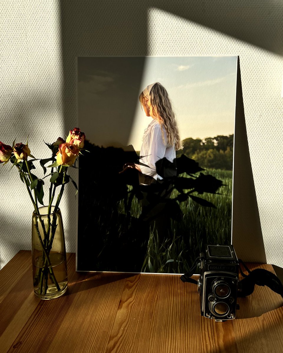 ✨Selling Prints✨

“Discovering The Dream”
From the series La Gare Au Calme
Fine Art Hahnemühle
size 40x60cm

If you are interested in any of my prints send me a message!