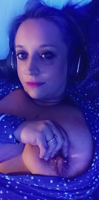 I like when guys purchase my content then show and tell how much they liked it. 💦   💋I'll turn you on