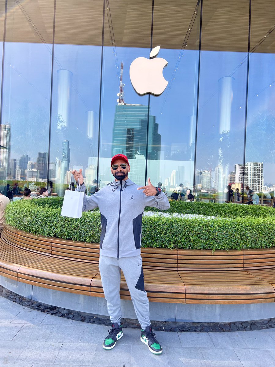 EmraanSbi's tweet photo. Do Good And
Good Will Come
To You.
#Traveler #apple #iphone14promax #applestoreiconsiam #bangkok #amazingthailand https://t.co/POmQZK40ut