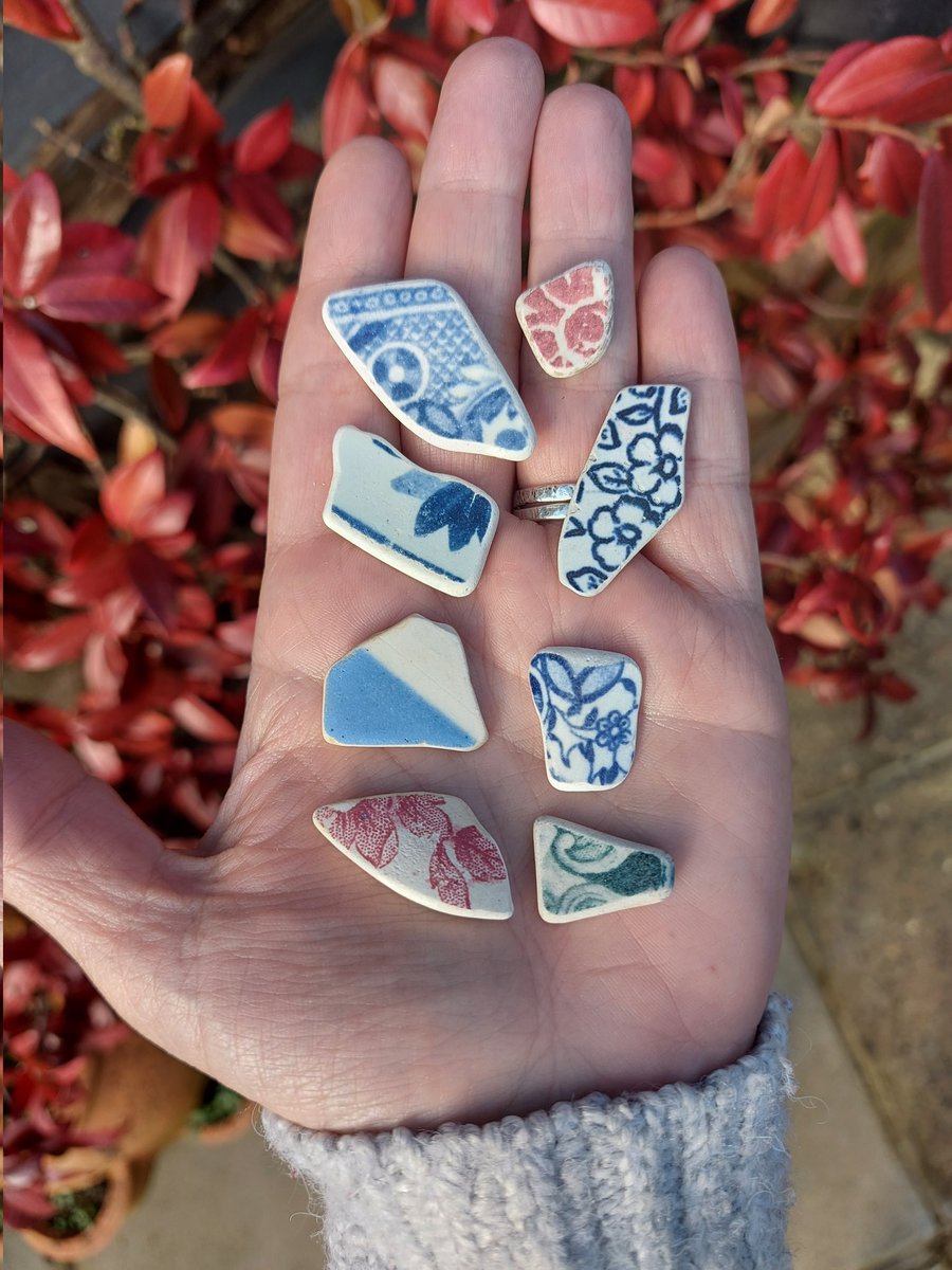 i_love_dolly's tweet image. All about the sea pottery today 🌊 
These precious gems of the sea are steeped in history after travelling oceans for years to become smooth whilst retaining their gorgeous &amp;amp; unique patterns. Which piece would you have made into jewellery?🤔

#UKGiftHour #ukgiftam #seapottery