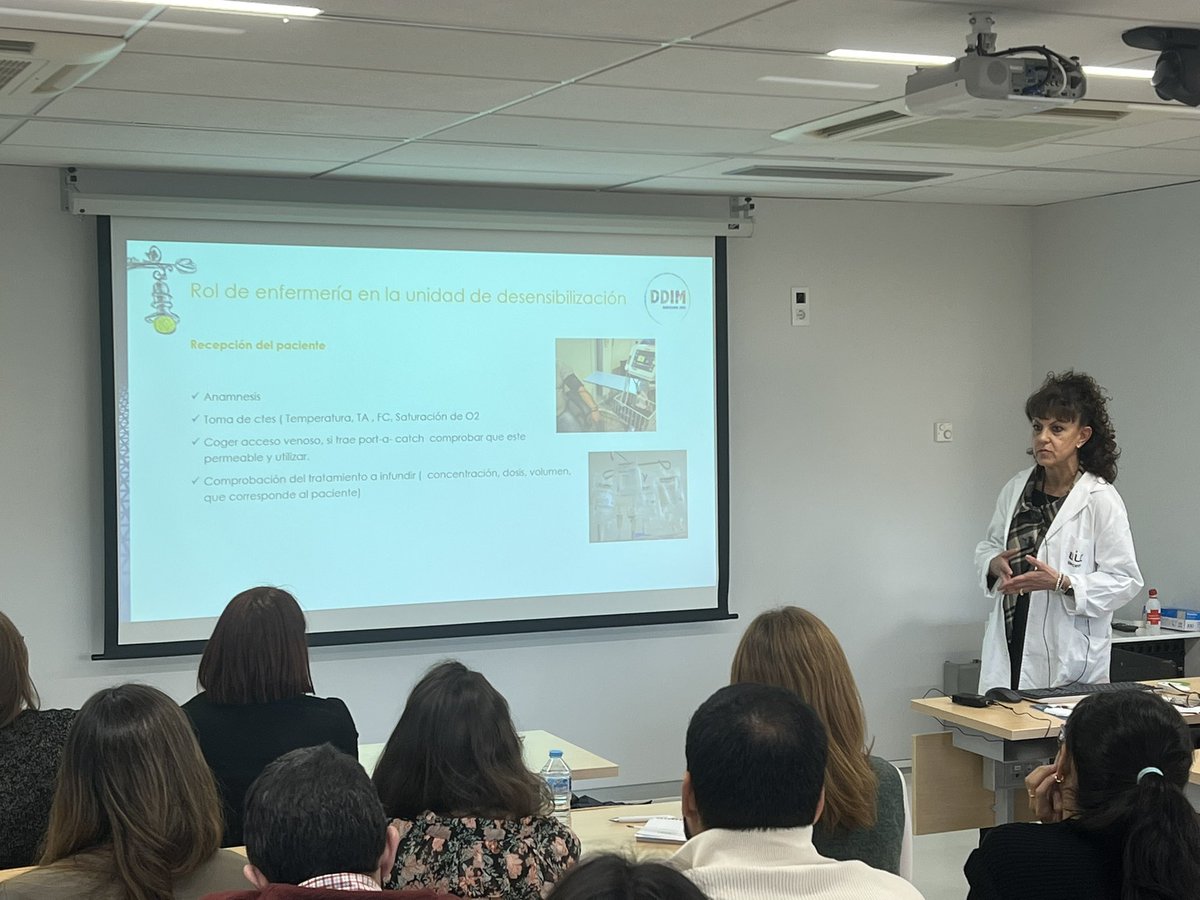 #DDIM2023 Trabajo en equipo, importancia de Enfermeria en la desensibilización: valoración integral y educación del paciente, vías centrales o periféricas, bombas de infusión <a href="/delasVecillasLe/">Leticia de las Vecillas</a>