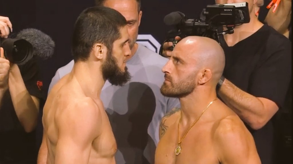 mervin1709's tweet photo. Event for the ages 🥵 Let's go @alexvolkanovski #UFC284 https://t.co/HrysneAoxC
