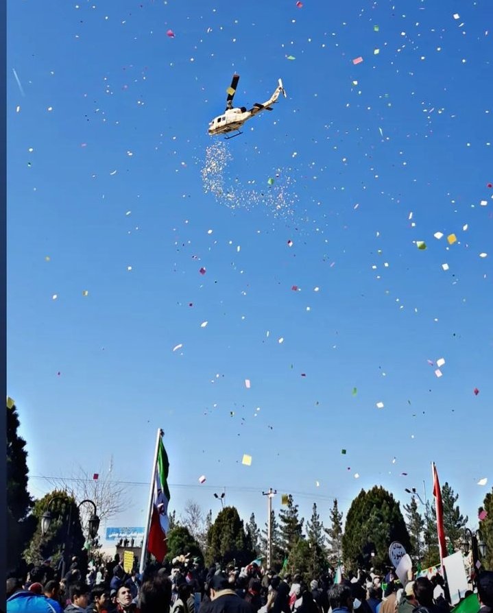 ali_chahkho's tweet photo. ایران به پا خواست البته واقعی... 
اینجا کرمان دیار سلیمانی تولد ۴۴ سالگی انقلاب
#IranVoice https://t.co/kY9HwJrlHm