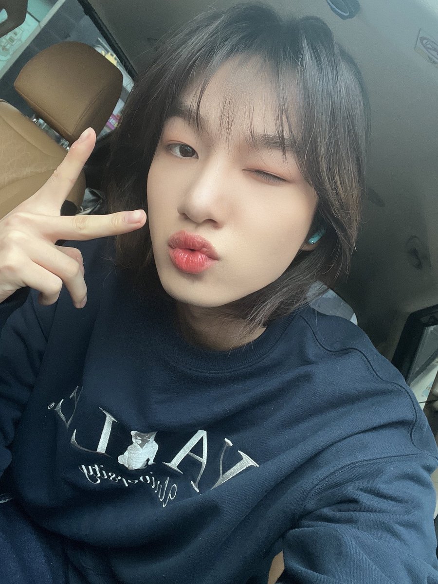 fornohuijun's tweet photo. I'm loving his hair https://t.co/s9cu1uCVqq