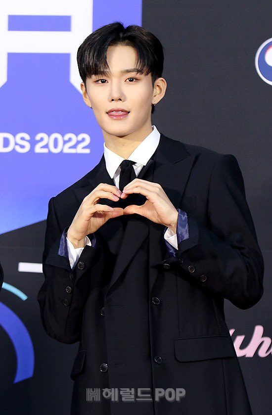theseoulstory's tweet photo. 📸 CIX at the red carpet of the ‘30th Hanteo Music Awards’ today 💙 @CIX_Official 

#HanteoMusicAwards 
#30th_HMAs_2022 https://t.co/ZhJoIZzYek