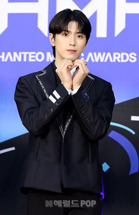 theseoulstory's tweet photo. 📸 CIX at the red carpet of the ‘30th Hanteo Music Awards’ today 💙 @CIX_Official 

#HanteoMusicAwards 
#30th_HMAs_2022 https://t.co/ZhJoIZzYek