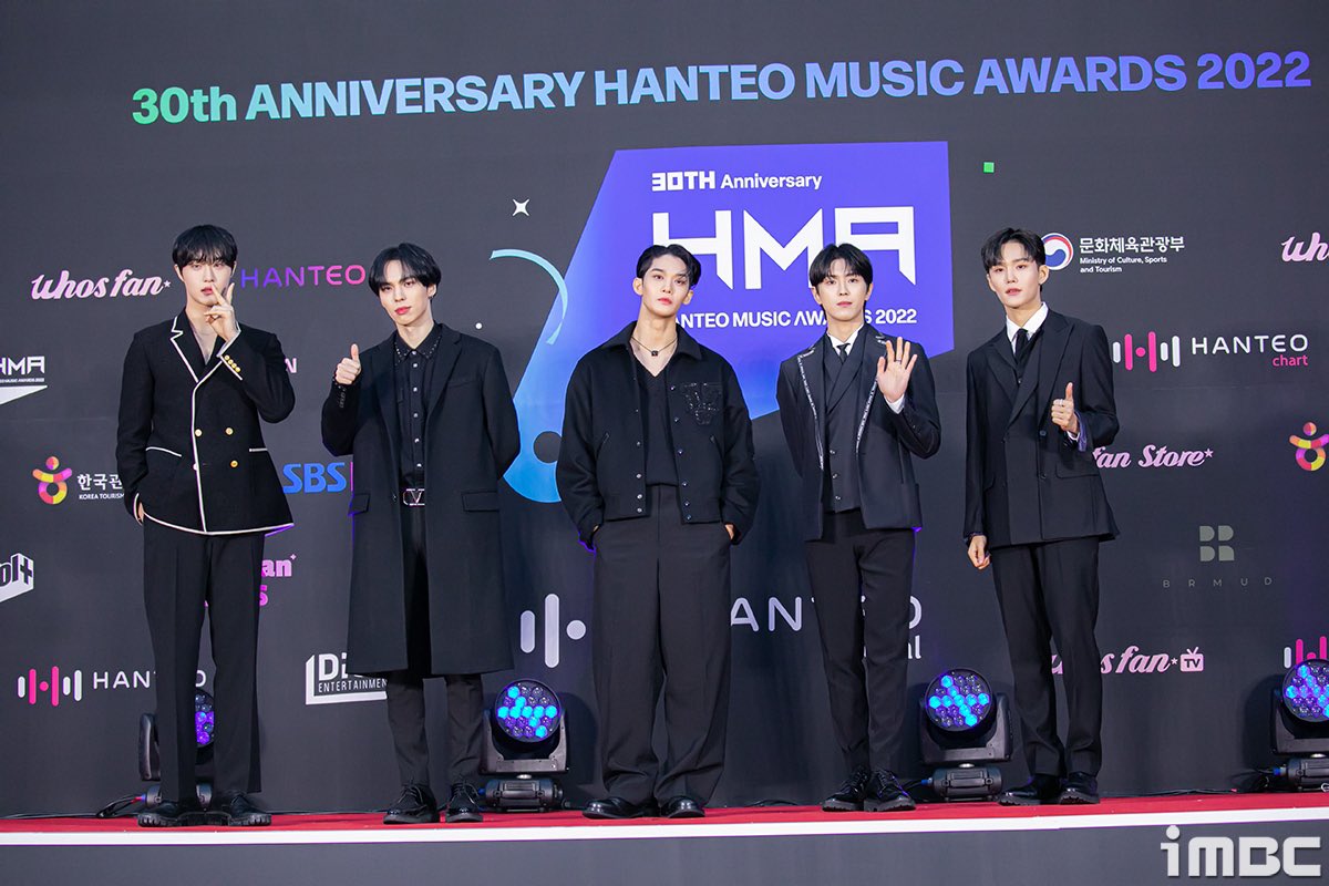 theseoulstory's tweet photo. 📸 CIX at the red carpet of the ‘30th Hanteo Music Awards’ today 💙 @CIX_Official 

#HanteoMusicAwards 
#30th_HMAs_2022 https://t.co/ZhJoIZzYek