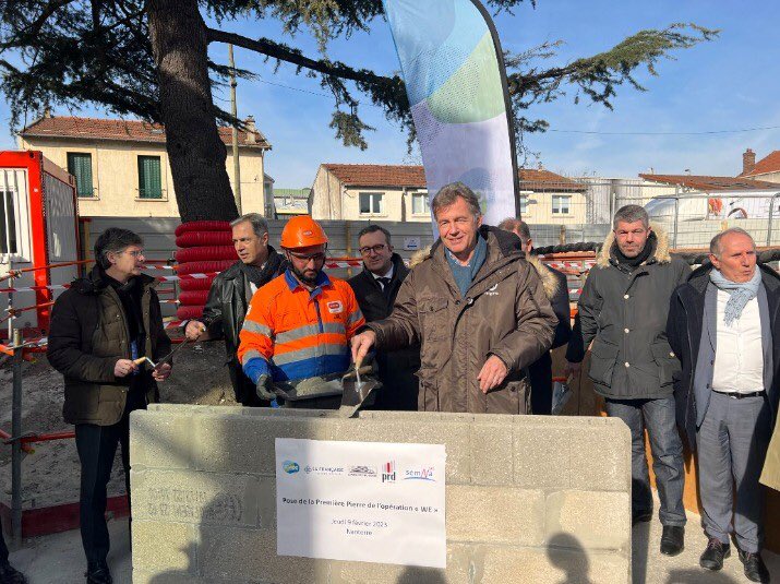 OWigniolle's tweet photo. Pose de la 1ere Pierre du programme WE à #Nanterre.
Une opération inclusive, sobre &amp; durable de + de 30 000 m2 de bureaux avec des commerces, espace de co-working, auditorium, salle de sport, conciergerie, business-center et espace de restauration
👏Bravo aux équipes! #immobilier https://t.co/XReKfJJsFU