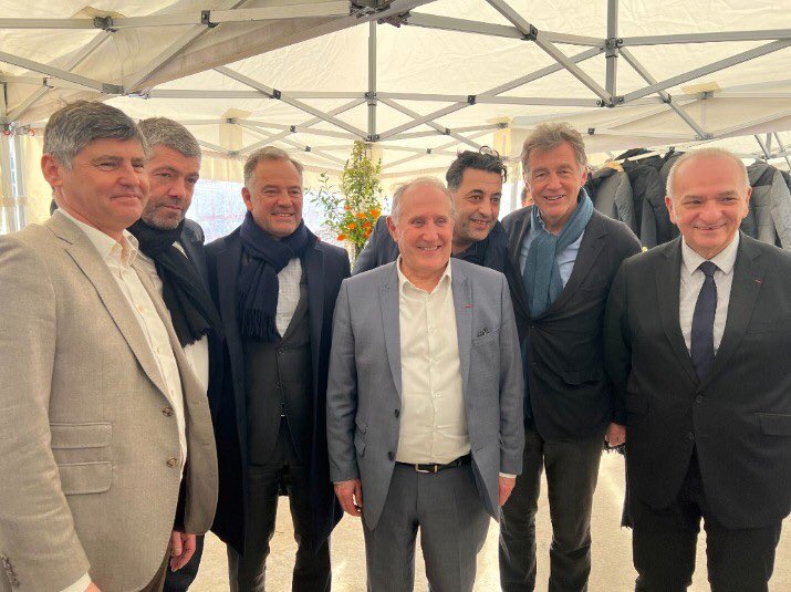 OWigniolle's tweet photo. Pose de la 1ere Pierre du programme WE à #Nanterre.
Une opération inclusive, sobre &amp; durable de + de 30 000 m2 de bureaux avec des commerces, espace de co-working, auditorium, salle de sport, conciergerie, business-center et espace de restauration
👏Bravo aux équipes! #immobilier https://t.co/XReKfJJsFU
