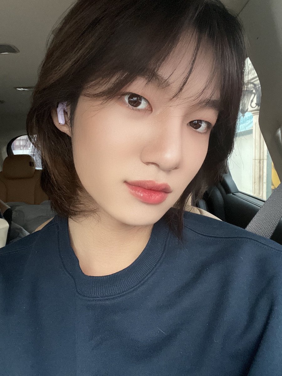 fornohuijun's tweet photo. I'm loving his hair https://t.co/s9cu1uCVqq