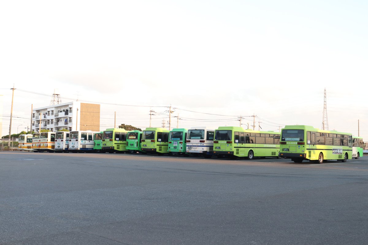 NSKJM210's tweet photo. 市営のJP211は全て予備車で、狙うとなかなか乗れず。

営業所に行くと稼働ゼロという悔しい日もあり...

現地調査で平日夕方までの全運用を調べ、代走を狙うといった馬鹿なことをしていました。

都市高速や1日数本のレア系統は魅力の塊で、乗車・撮影時の喜びは大きくかけがえのない日々でした。 https://t.co/w03PwVpEPU