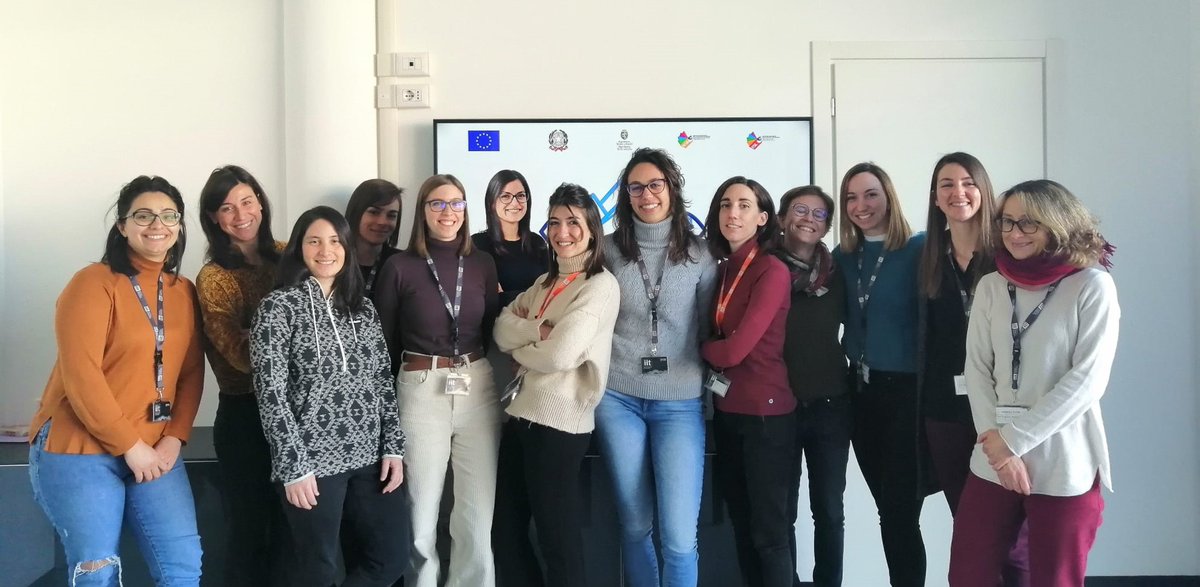 5000genomi's tweet photo. Il progetto #5000genomiVdA celebra la Giornata Internazionale delle #Donne e delle #Ragazze nella #Scienza indetta dalle Nazioni Unite con queste foto delle dottoresse, ricercatrici e tecniche di laboratorio del #CMP3VdA. https://t.co/tzrp7RPk13