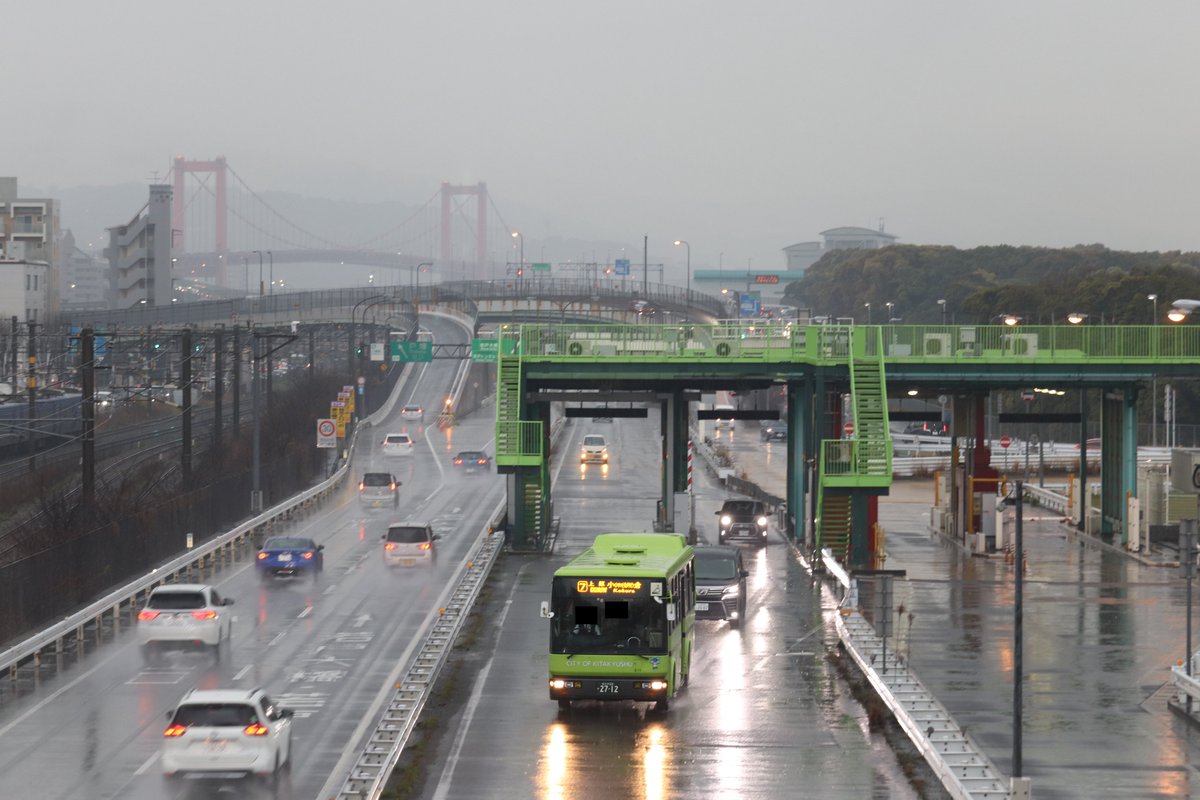 NSKJM210's tweet photo. 市営のJP211は全て予備車で、狙うとなかなか乗れず。

営業所に行くと稼働ゼロという悔しい日もあり...

現地調査で平日夕方までの全運用を調べ、代走を狙うといった馬鹿なことをしていました。

都市高速や1日数本のレア系統は魅力の塊で、乗車・撮影時の喜びは大きくかけがえのない日々でした。 https://t.co/w03PwVpEPU