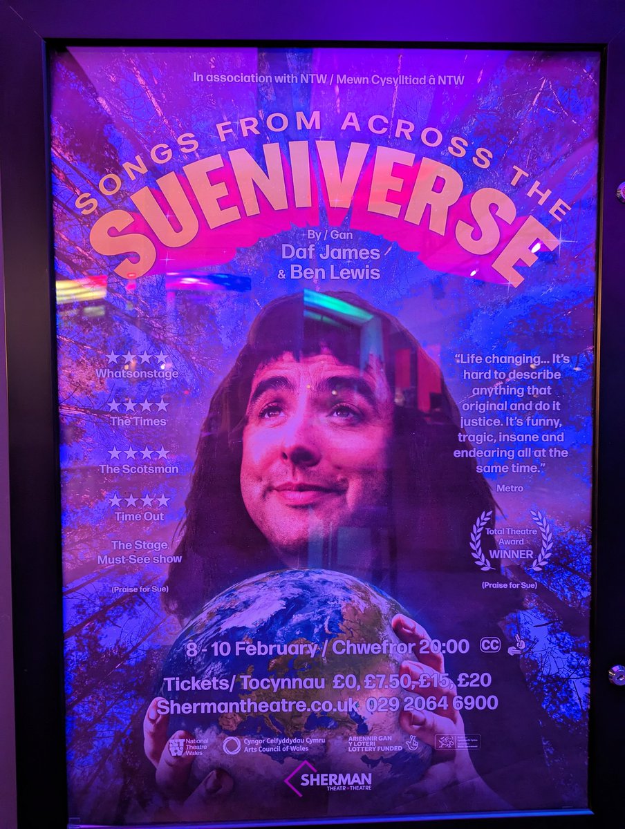 tlreesphotos's tweet photo. @sueonthebus once again, you were an absolute treat. We had high street tears, humour, puffins and glow sticks. Caru ti Sue, â dy amazing fringe 😂 @Dafydd__James ti'n lej. #sueniverse and yes #WEAREALIVE @ShermanTheatre https://t.co/UaLyb6T4w3