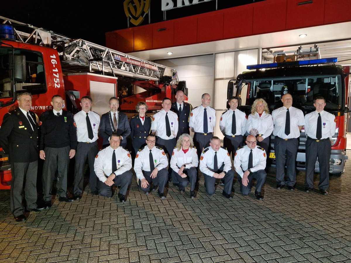 JaccoKnape's tweet photo. Jaarlijkse korpsavond Brandweer Hollands Midden - Kazerne Katwijk Mooi om te zien hoe lang mensen binnen dit korps zich al inzetten voor onze veiligheid. Kunnen we niet genoeg waarderen. https://t.co/gh8V8LWr2Z