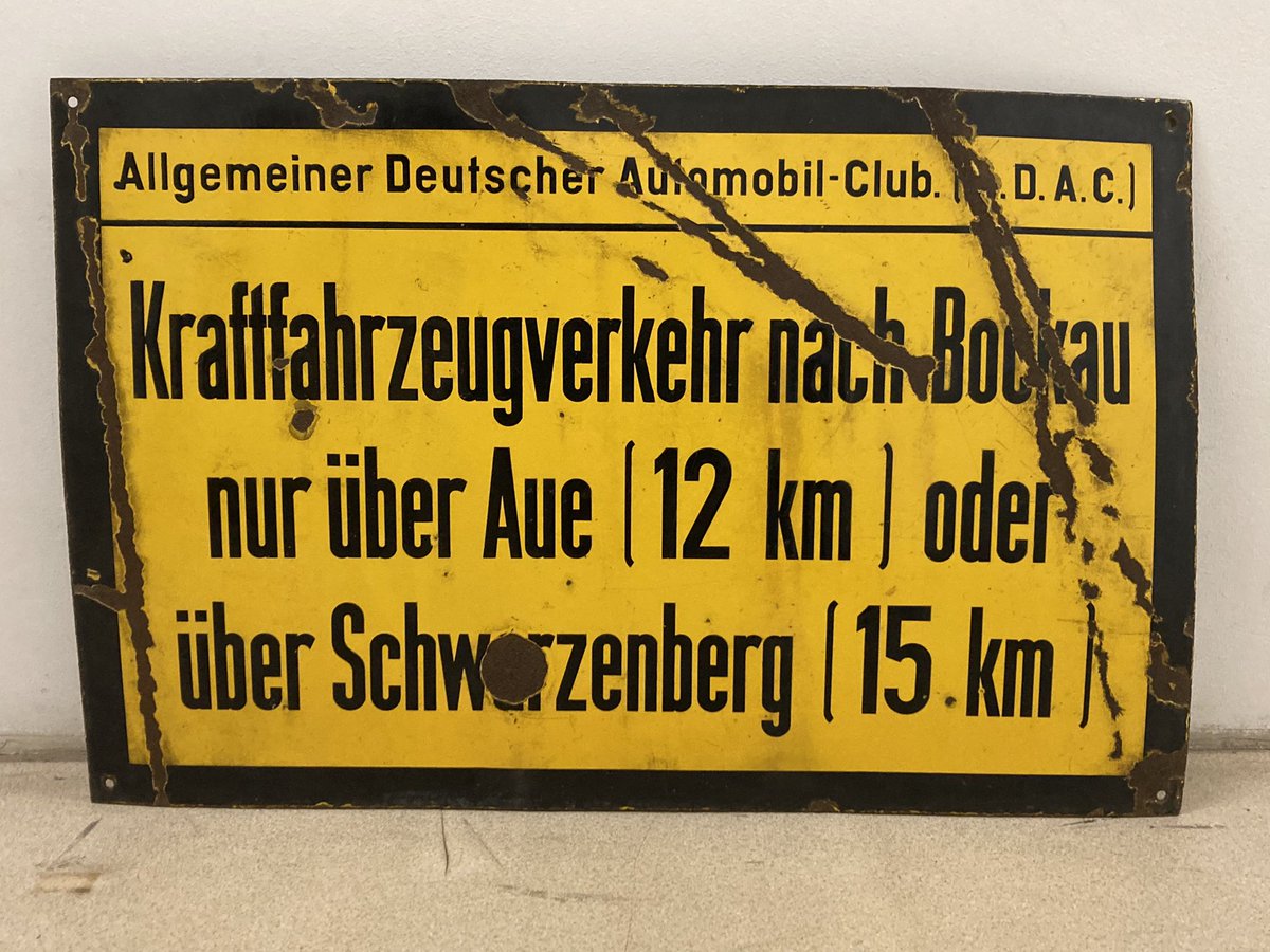 Schildermuseum's tweet photo. Neu in der Sammlung ein schönes altes Verkehrsschild aus der Vorkriegszeit vom ADAC 
#adac #museum #nummernschildmuseum #verkehr #verkehrsmuseum #aue #schwarzenberg #sammlung #schild https://t.co/3IisCOiNYI
