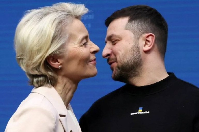 RealPepeEscobar's tweet photo. "What's you secret, honey?"

"Victoria's Straussian Secret." https://t.co/ZOI1ULVTRB
