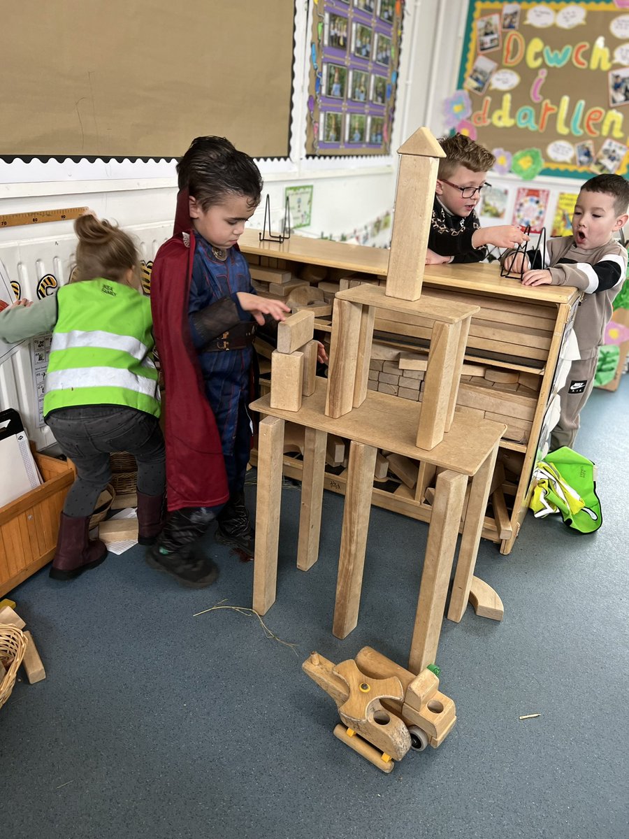 MissPhillipsMtn's tweet photo. Lots of creative and mathematical skills in our block area this week. #eygs #blockplay https://t.co/t7iAcR8hCJ