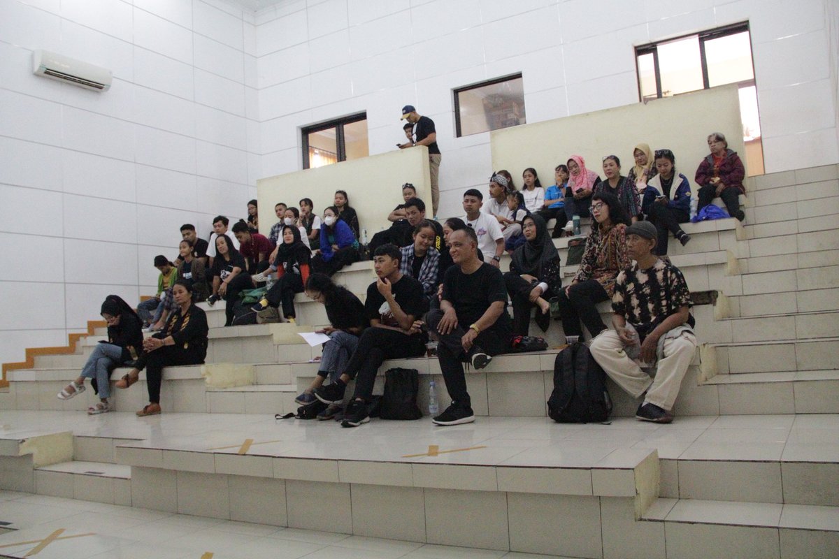 gregetsmg's tweet photo. Mas Yok menjadi Narasumber dalam acara Workshop Manajemen Sanggar di Taman Cerdas Surakarta, 11 Februari 2023✨

Salam Budaya !

#gregetsmg #sanggartarigreget #semarang #fyp https://t.co/SYAbkVOVkk
