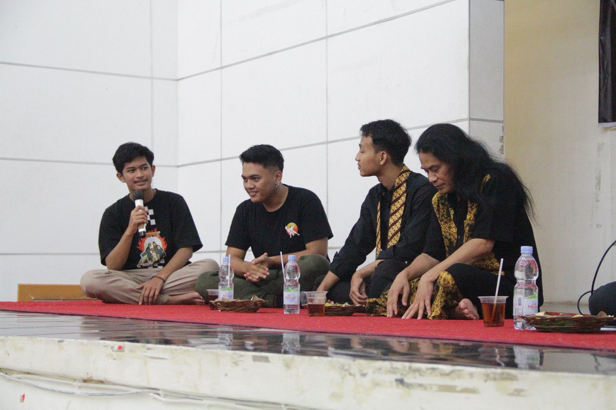 gregetsmg's tweet photo. Mas Yok menjadi Narasumber dalam acara Workshop Manajemen Sanggar di Taman Cerdas Surakarta, 11 Februari 2023✨

Salam Budaya !

#gregetsmg #sanggartarigreget #semarang #fyp https://t.co/SYAbkVOVkk