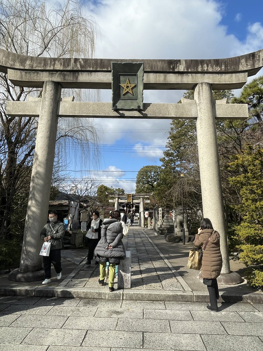 Code_M48's tweet photo. 最近少しおかしいので神頼みしに
プチツーリング。

#晴明神社
#ADV160 https://t.co/HXyNIk2a0h