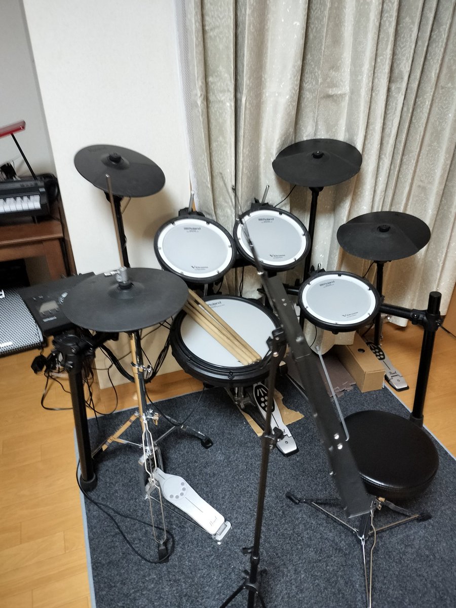 ginzadoremi's tweet photo. スタジオC

10畳のお部屋にシゲルカワイのグランドピアノSK2、小型のチェンバロ(スピネット)、電子ドラム(ローランドTD-17KV-S)が入っております。

広めのお部屋ですので響きが良いです。個人練習はもちろん、合奏等にも使っていただける広さです。 https://t.co/znSmuRA1eD