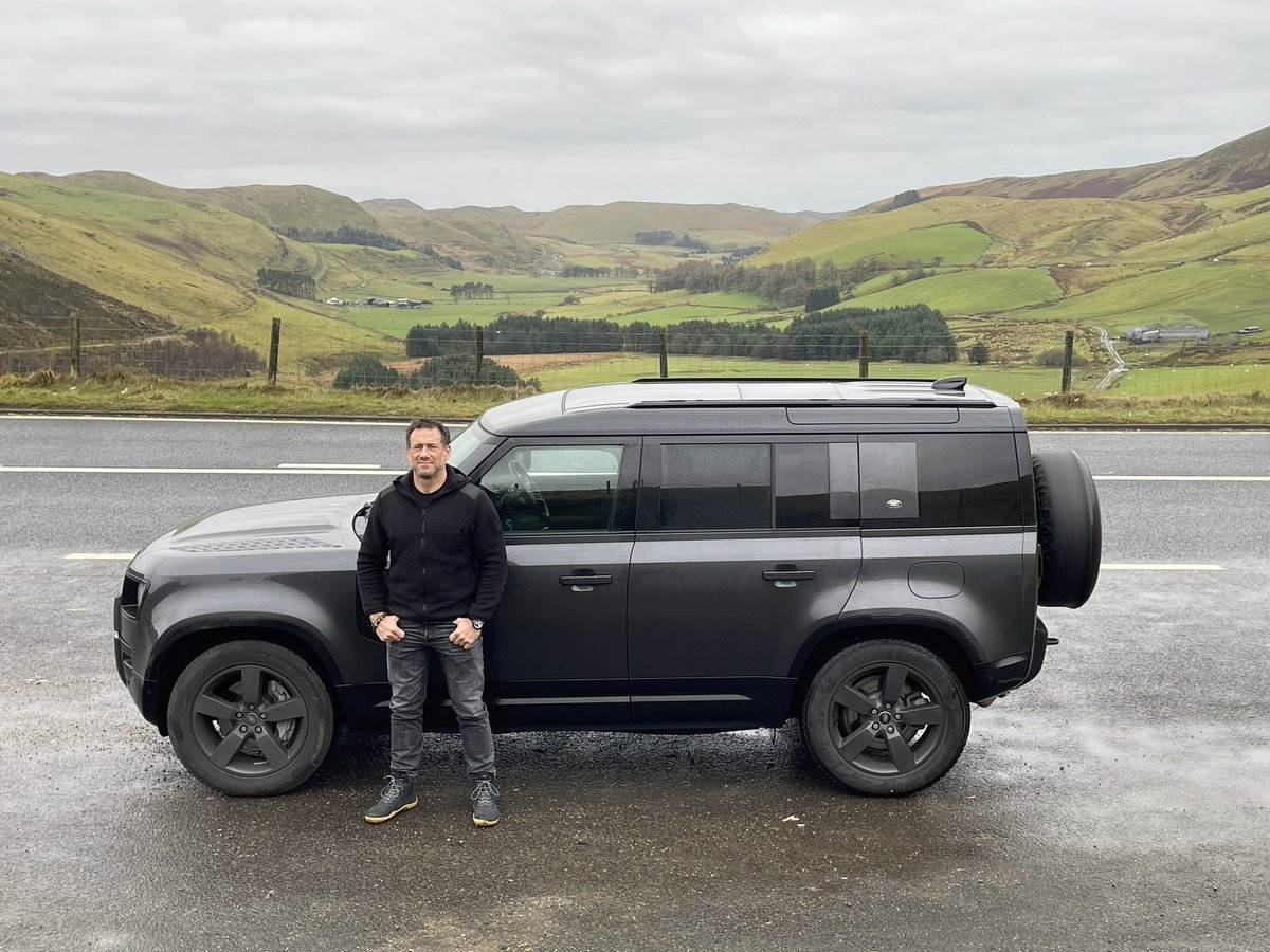 jason_carl_fox's tweet photo. A #LifeAtTheLimit = #LifeOnTheRoad Long journeys with unplanned, lay-by, toilet stops made all the easier by the beautiful UK countryside and the brutishly elegant @LandRover_UK Defender 👍🏻 🛣️ 🇬🇧 https://t.co/fVjx87Fe9q