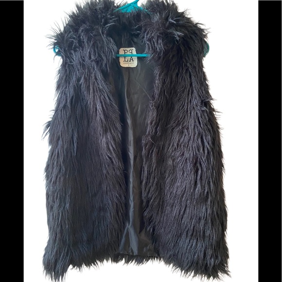 Sparkle_999's tweet photo. So good I had to share! Check out all the items I'm loving on @Poshmarkapp #poshmark #fashion #style #shopmycloset #ppla #heartsoul: https://t.co/HHBI1NENql https://t.co/qufI7QWai2
