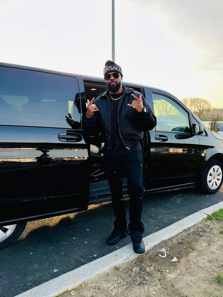 ZonePresse_'s tweet photo. HIRO🇨🇩:

" Pour un homme de ma trempe, je dirai que c'est un peu difficile de construire une vie de famille car j'ai déjà une étiquette d'un homme à femme, à juste titre, que j'assume, en plus de ça, je suis  Congolais"

(Life Week-end/ Life Tv) https://t.co/cEdIQ8nArJ