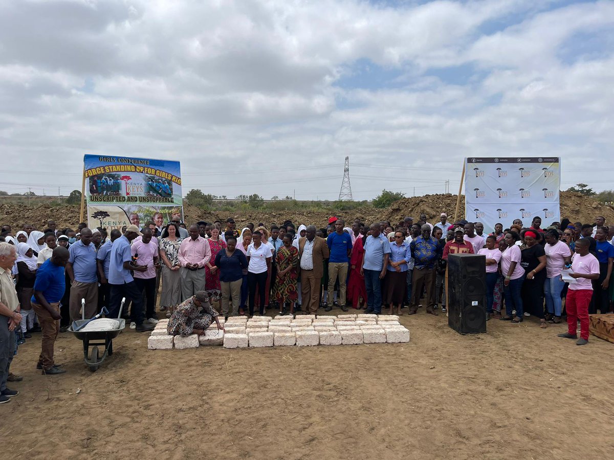 suemsafiri's tweet photo. Sponsored @KenyaKeys   students and Alumni give back to the community by volunteering their skills and knowledge in local health facilities and schools.   @NellyCheboi1  is the guest speaker in today's education conference.
#SeizeOpportunityKE 
@primeafricaTV https://t.co/yatj8PwJdC
