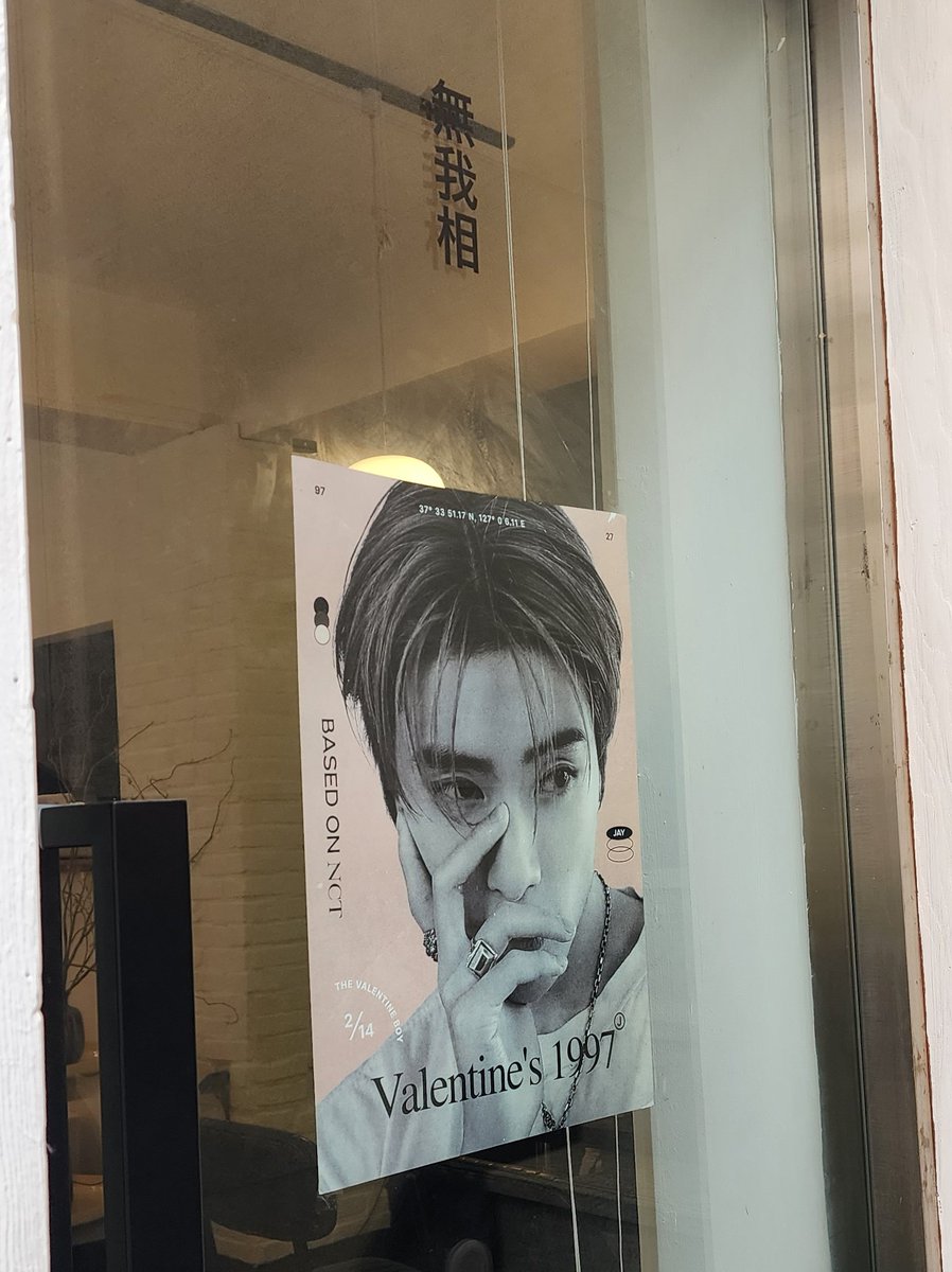 adorabletsuki's tweet photo. 정말 내부 인테리어가 감성 넘치는 카페!!
간판부터가 너무... 좋았어요...
컵 키링 다 킹름다운 사진이라 
행복하고 또 행복햇습니다,,
#The_Valetines_1997 https://t.co/q5JVqXb7WK