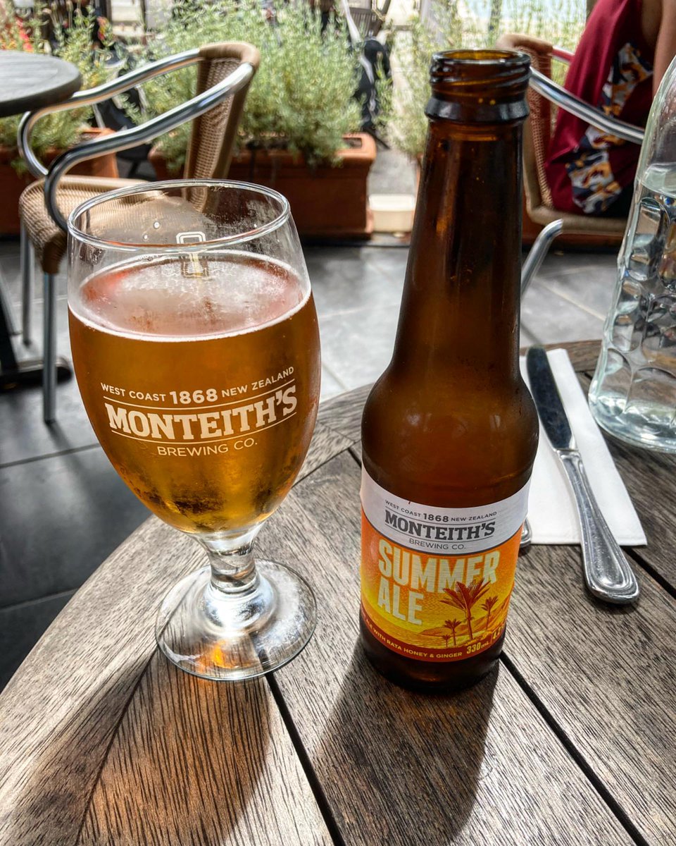 kdelarue's tweet photo. A very refreshing drink with lunch - with rata honey and ginger. #Monteiths #SummerAle https://t.co/fqlSLiRuur