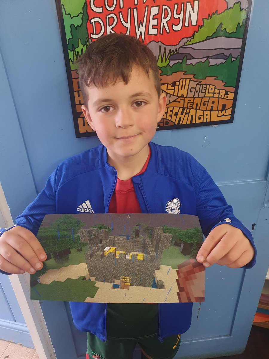 YsgolCiliauParc's tweet photo. Cafodd dosbarth Gwalia llawer o hwyl yn cwblhau eu prosiect Cestyll yr wythnos hyn! ๐ฐ #dosbarthGwalia #cestyll https://t.co/HSPGheREoB