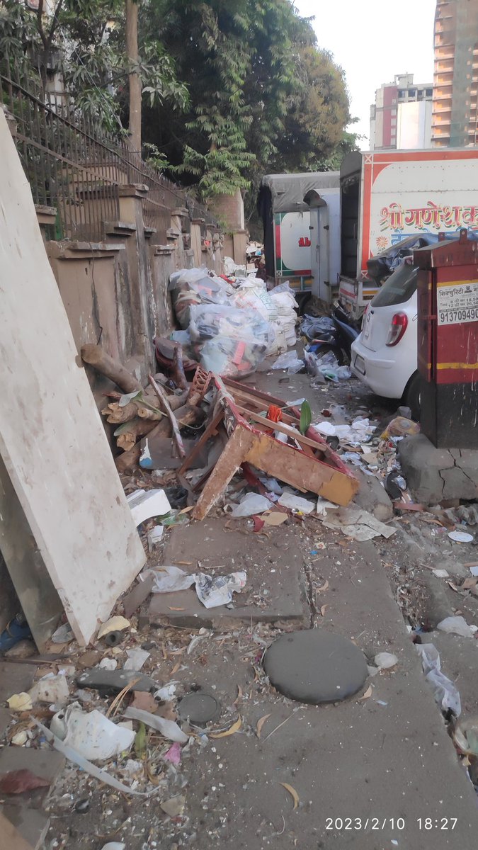 @mybmc @mybmcwardKW  Remove immediately all garbage, debris, wooden items from footpath lying at Relief Road, opp Sangam Janseva SRA society, Oshiwara, #Jogeshwari West. Mumbai #FreeOurFootpaths
@MNCDFbombay @mashrujeet 

#MNCDFCollective 
#SwachhSurvekshan2023 
#swachhta