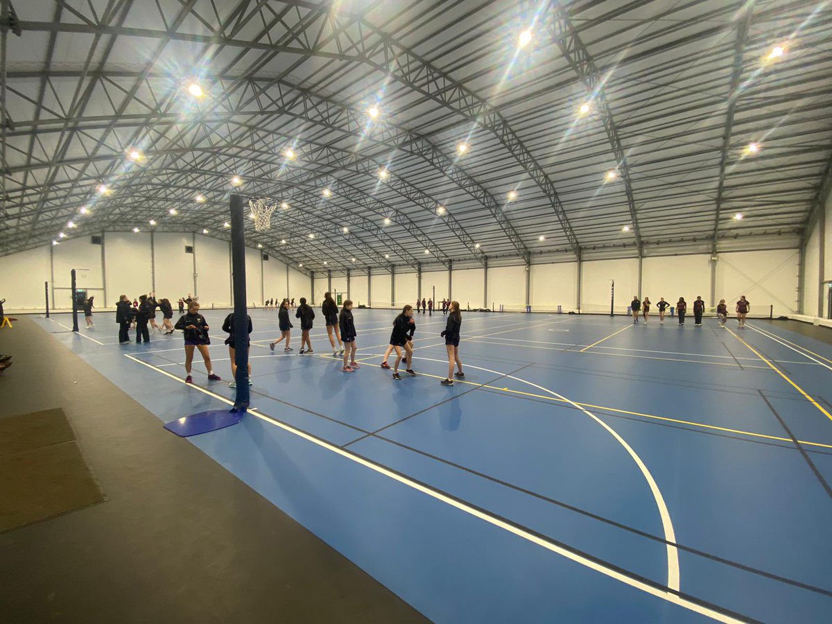 sport_ses's tweet photo. The Y7 &amp; Y9 hockey and netball tour to Leeds is up &amp; running! Thanks to @GsalSport for the quality fixtures and wonderful hosting. @Stamford_Sport @SESHSsport https://t.co/spJKAHRn69