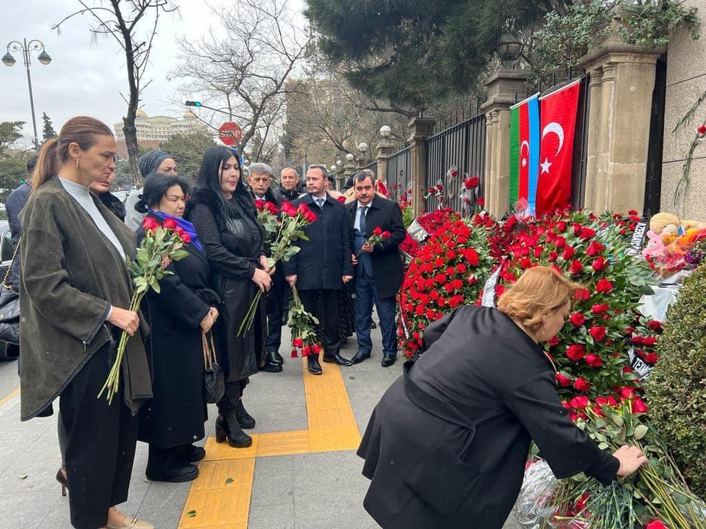 Ötən gün Azərbaycan Respublikası Milli Məclisinin Mədəniyyət komitəsinin sədri, millət vəkili Qənirə Paşayevanın təşəbbüsü ilə bir qrup sahibkar və Regional Hüquqi və İqtisadi Maarifləndirmə İB-nin sədri Arzu Bağırova Türkiyənin Azərbaycandakı səfiri Cahit Bağcı ilə görüşüb.