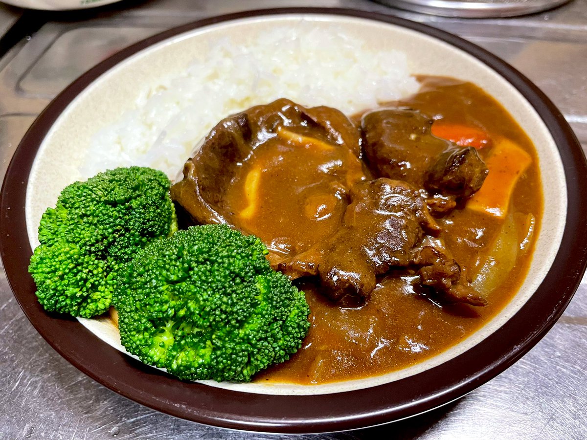 牛スネ肉とキノコの欧風カレーです🐮🍄🍛 