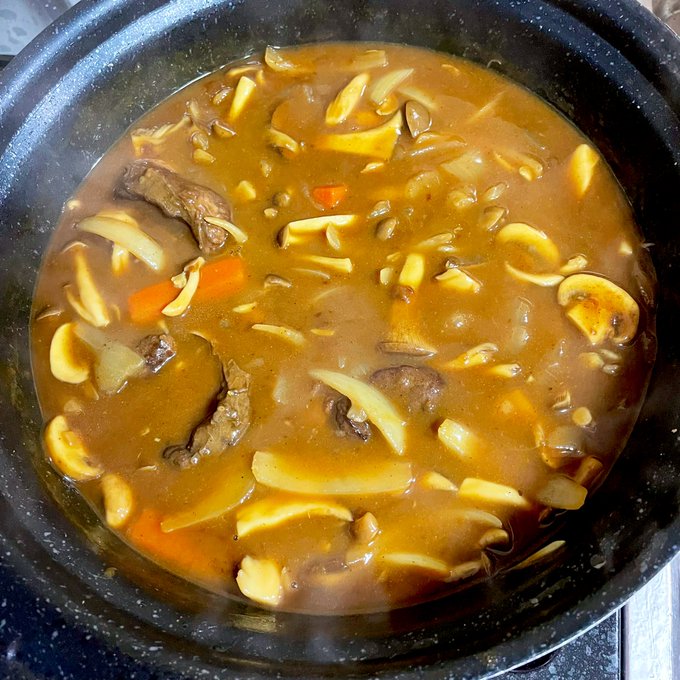 牛スネ肉とキノコの欧風カレーです🐮🍄🍛 