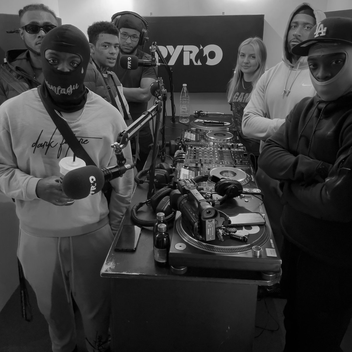 PyroRadio's tweet photo. 🔊 Listen back to @CharismaMixes alongside guests Gabriella, @Squintz_AK, @YungSBK, @BradzOnMic &amp; Ice Senju on the #PyroRadio @Mixcloud channel 📻 #Grime #Mixcloud #KeepItPyro

🔗 https://t.co/d4CmHyIgeD https://t.co/QdqYLqm5qG