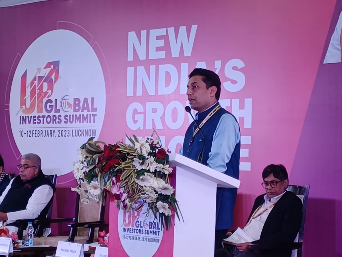 UP_ODOP's tweet image. #GIS23 में #ODOP: एक जनपद एक उत्पाद – Empowering Traditional Industries विषय पर आयोजित विशेष सत्र में श्री @mayurias, निदेशक एवं आयुक्त, उद्योग निदेशालय ने एमएसएमई विकास, ओडीओपी की शुरुआत से अब तक की यात्रा पर प्रकाश डाला।