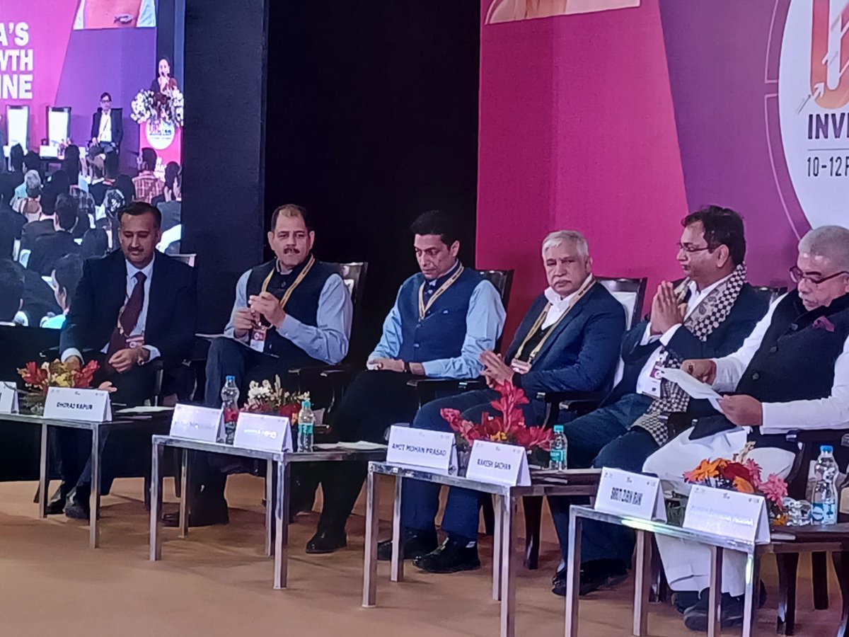 UP_ODOP's tweet image. #GIS23 में #ODOP: एक जनपद एक उत्पाद – Empowering Traditional Industries विषय पर आयोजित विशेष सत्र में श्री @mayurias, निदेशक एवं आयुक्त, उद्योग निदेशालय ने एमएसएमई विकास, ओडीओपी की शुरुआत से अब तक की यात्रा पर प्रकाश डाला।