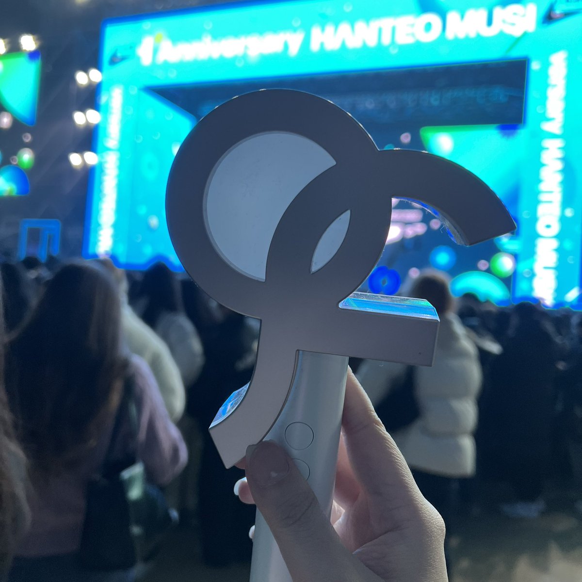 minjusgfs's tweet photo. IM HERE WITH FLOBONG 😭😭😭 https://t.co/K3AvPTrPrC