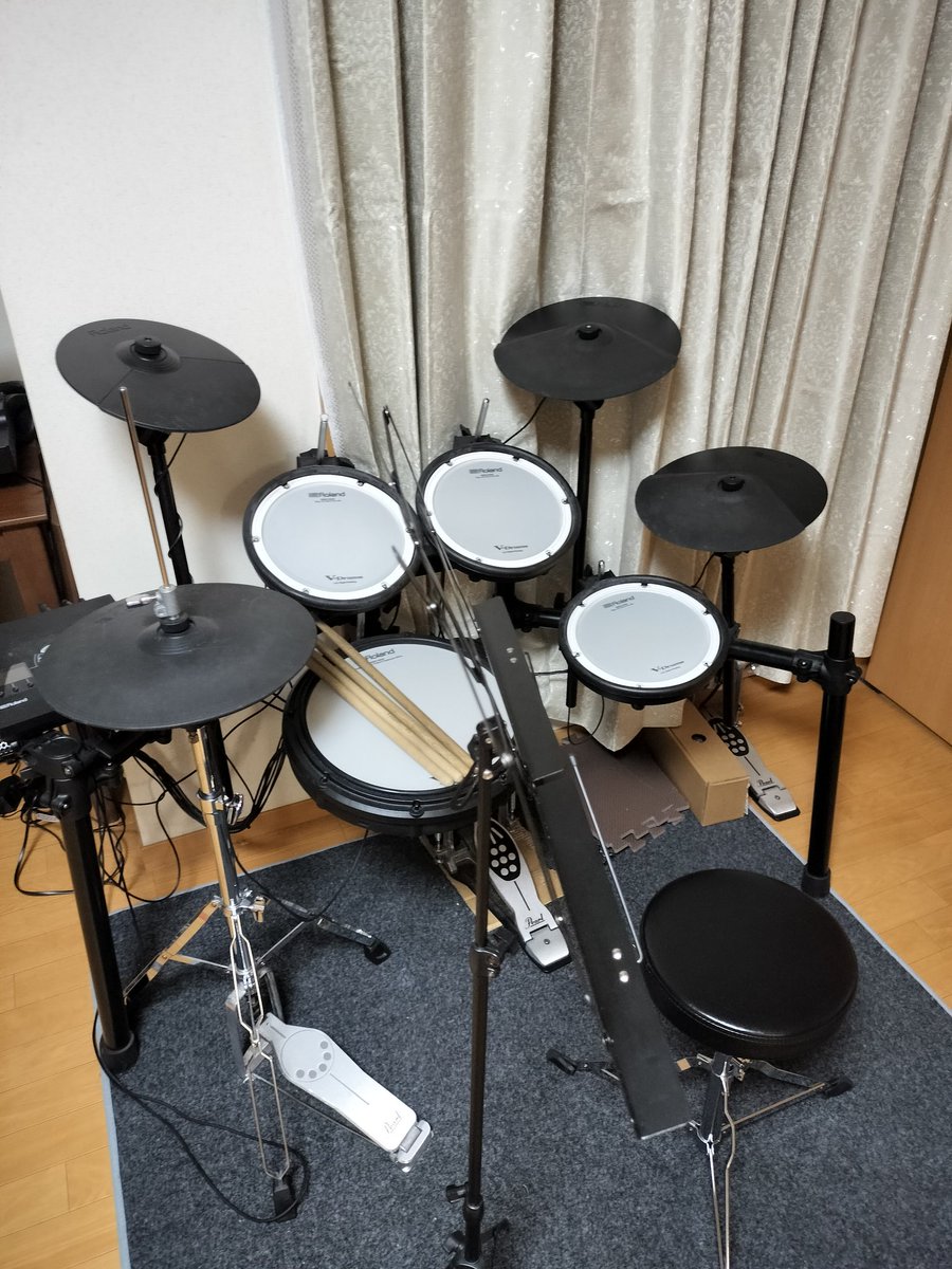 ginzadoremi's tweet photo. スタジオC

10畳のお部屋にシゲルカワイのグランドピアノSK2、小型のチェンバロ(スピネット)、電子ドラム(ローランドTD-17KV-S)が入っております。

広めのお部屋ですので響きが良いです。個人練習はもちろん、合奏等にも使っていただける広さです。

30分800円〜※チケット制レンタルの場合 https://t.co/qBqcsf6vDu