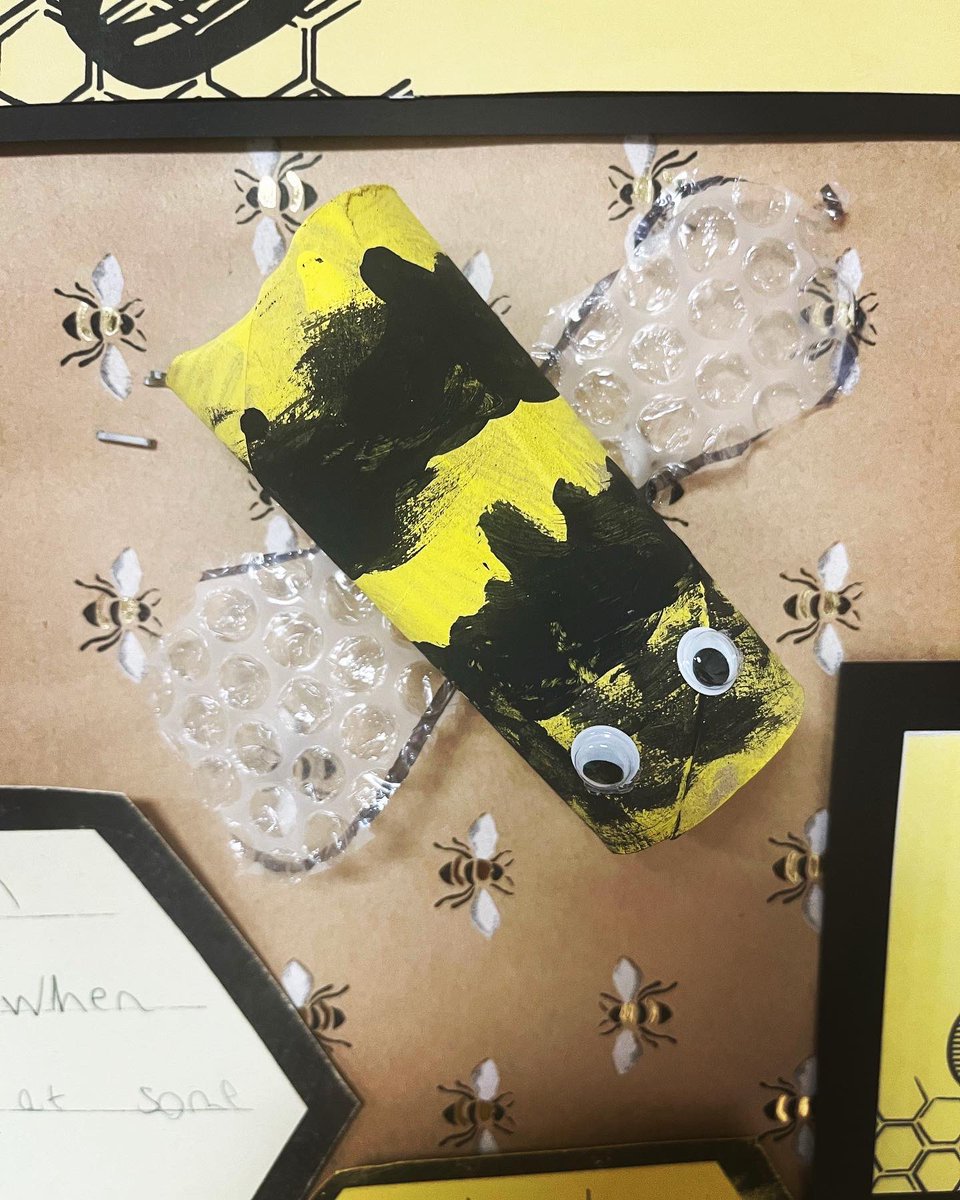 Miss_AppleEYFS's tweet photo. 🐝💛🖤The Year 1 children focused on the act of kindness this year for #ChildrensMentalHealthWeek . They all reflected on times when that have shown kindness and what they can do to be kind to others. 🐝🖤💛 #classroomdisplay #year1 #teachertwitter https://t.co/nfqNz8EBGD