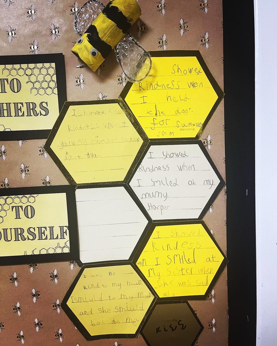 Miss_AppleEYFS's tweet photo. 🐝💛🖤The Year 1 children focused on the act of kindness this year for #ChildrensMentalHealthWeek . They all reflected on times when that have shown kindness and what they can do to be kind to others. 🐝🖤💛 #classroomdisplay #year1 #teachertwitter https://t.co/nfqNz8EBGD
