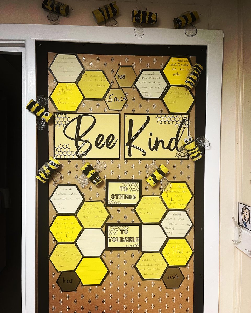 Miss_AppleEYFS's tweet photo. 🐝💛🖤The Year 1 children focused on the act of kindness this year for #ChildrensMentalHealthWeek . They all reflected on times when that have shown kindness and what they can do to be kind to others. 🐝🖤💛 #classroomdisplay #year1 #teachertwitter https://t.co/nfqNz8EBGD