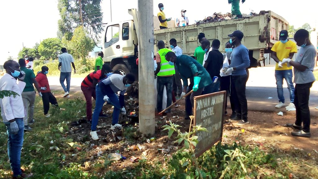 EnviClimateC_Ke's tweet photo. The clean up exercise has brought together representatives from Tilil Environmental Group, Kabianga University Students, County Government of Kericho and Representatives from Ministry of Environment, Climate Change and Forestry https://t.co/2UGWzFHuRw