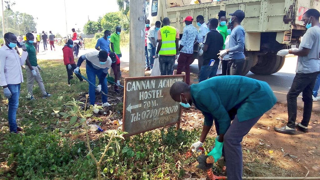 EnviClimateC_Ke's tweet photo. The clean up exercise has brought together representatives from Tilil Environmental Group, Kabianga University Students, County Government of Kericho and Representatives from Ministry of Environment, Climate Change and Forestry https://t.co/2UGWzFHuRw